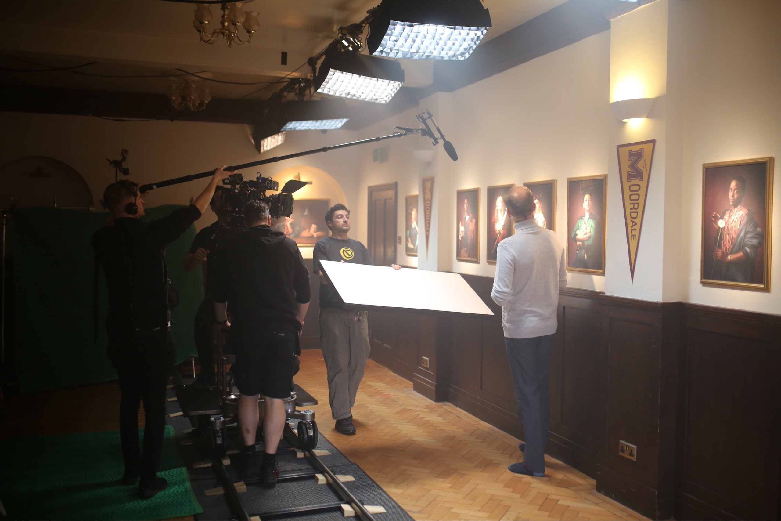 Sex Education Season 3 Announcement-BTS-01-1
